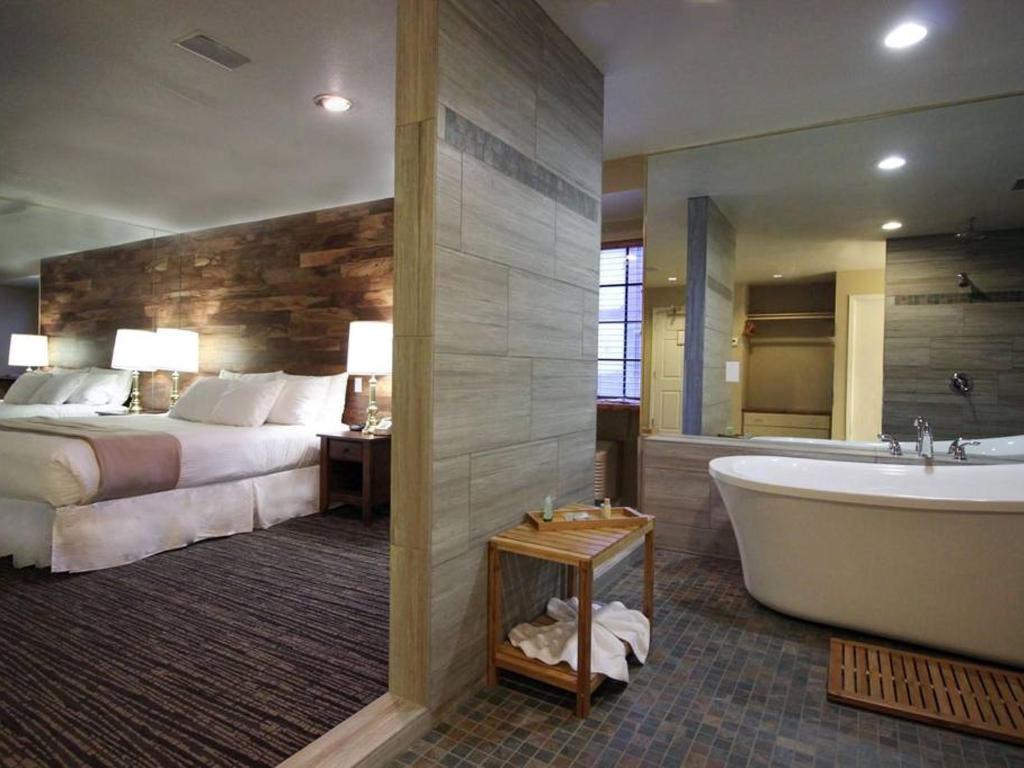 Postmarc Hotel and Spa Suites